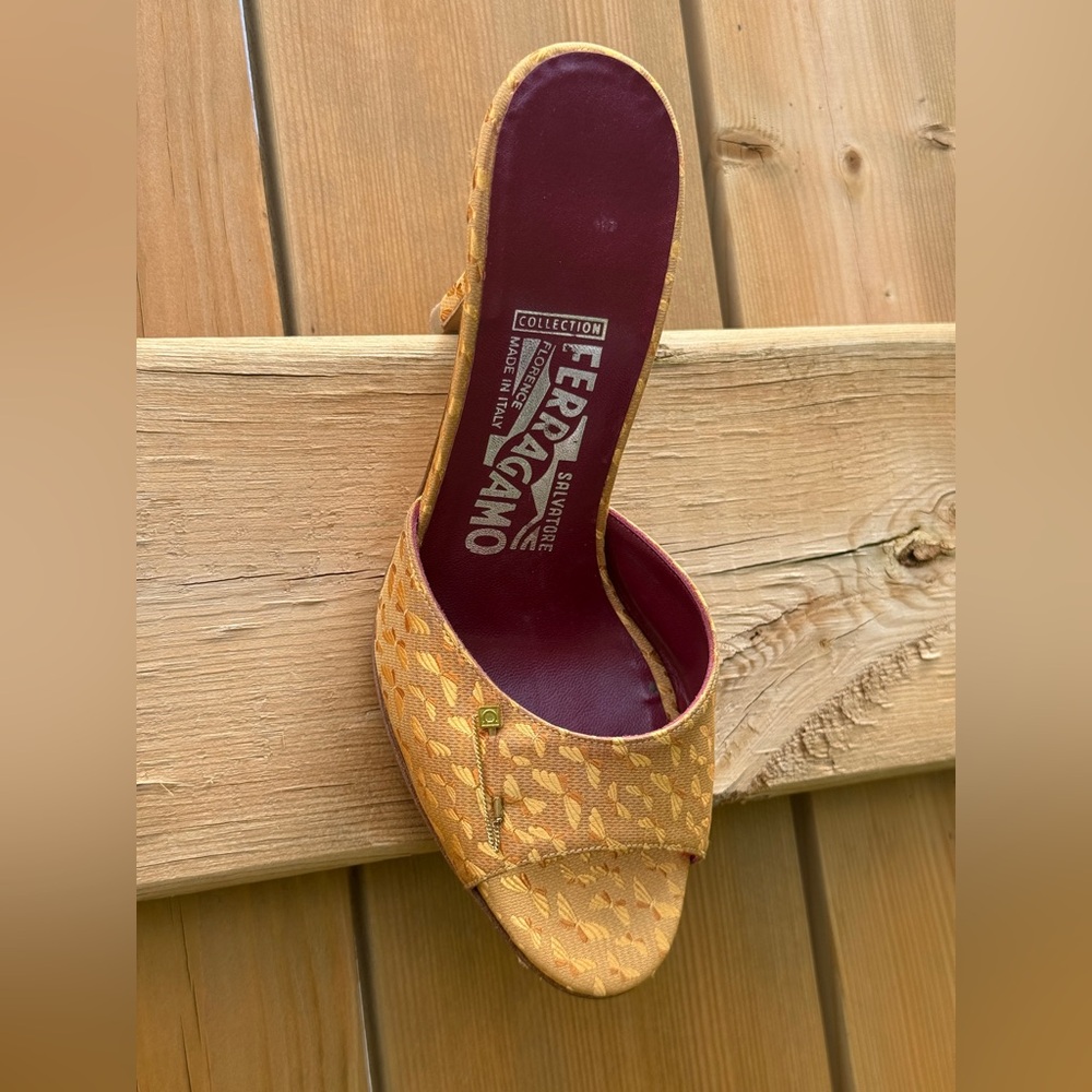 Archival Ferragamo Woven Peep- Toe Mules  💛